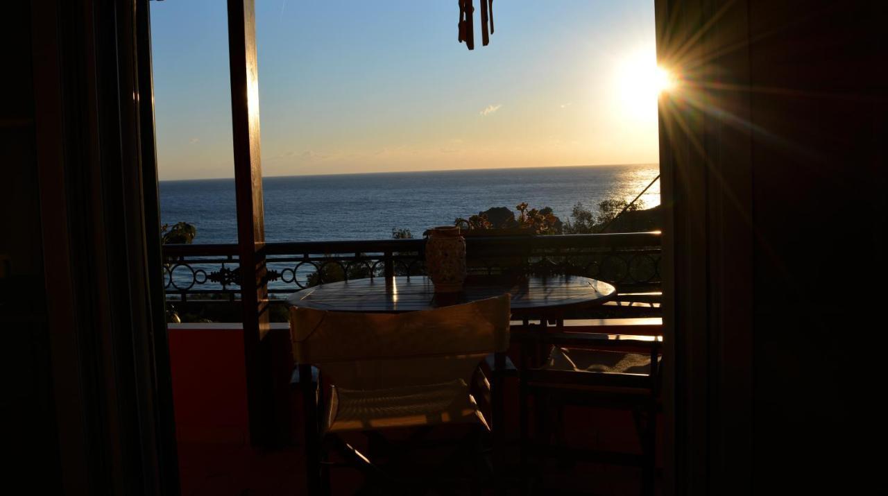 Papadatos Apts With Amazing View - 5Mins From The Beach Kontogialos ภายนอก รูปภาพ