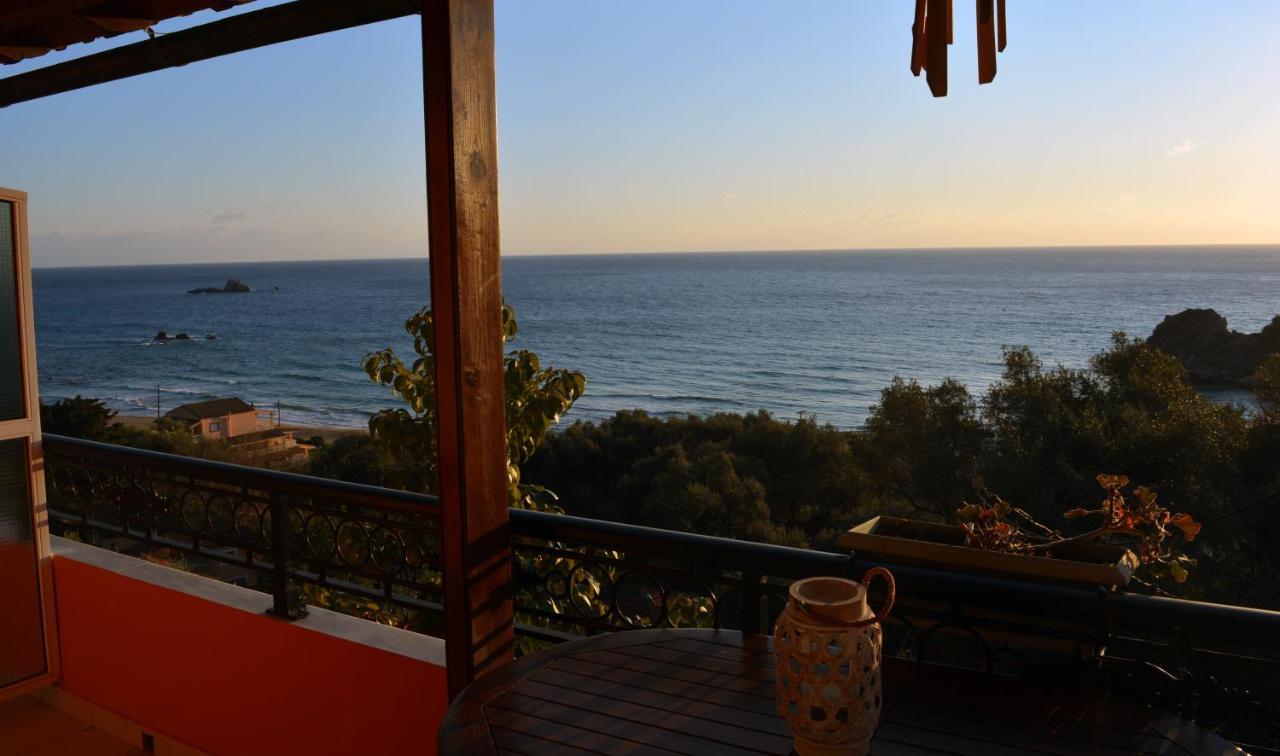 Papadatos Apts With Amazing View - 5Mins From The Beach Kontogialos ภายนอก รูปภาพ