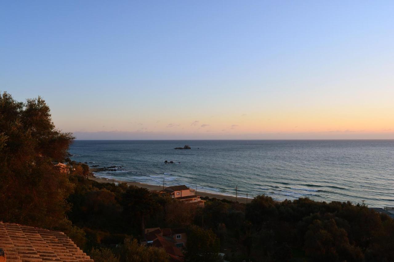 Papadatos Apts With Amazing View - 5Mins From The Beach Kontogialos ภายนอก รูปภาพ