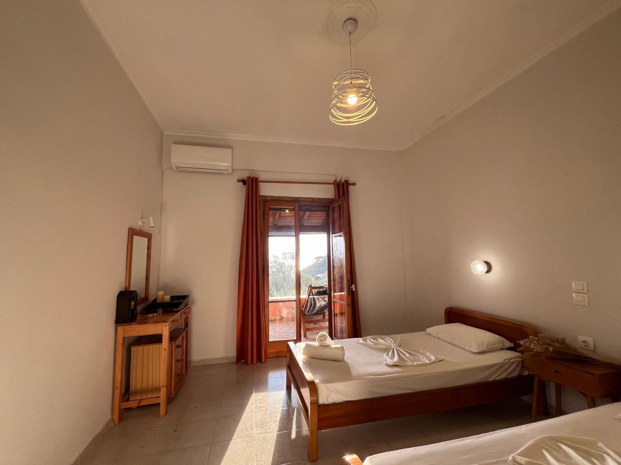 Papadatos Apts With Amazing View - 5Mins From The Beach Kontogialos ภายนอก รูปภาพ