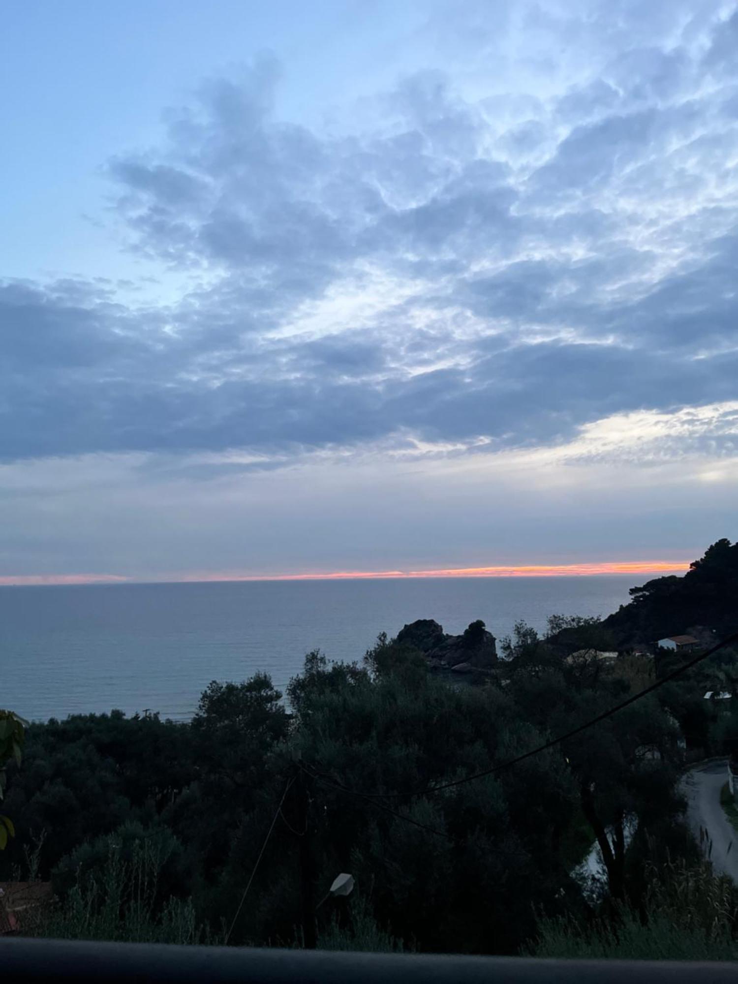 Papadatos Apts With Amazing View - 5Mins From The Beach Kontogialos ภายนอก รูปภาพ