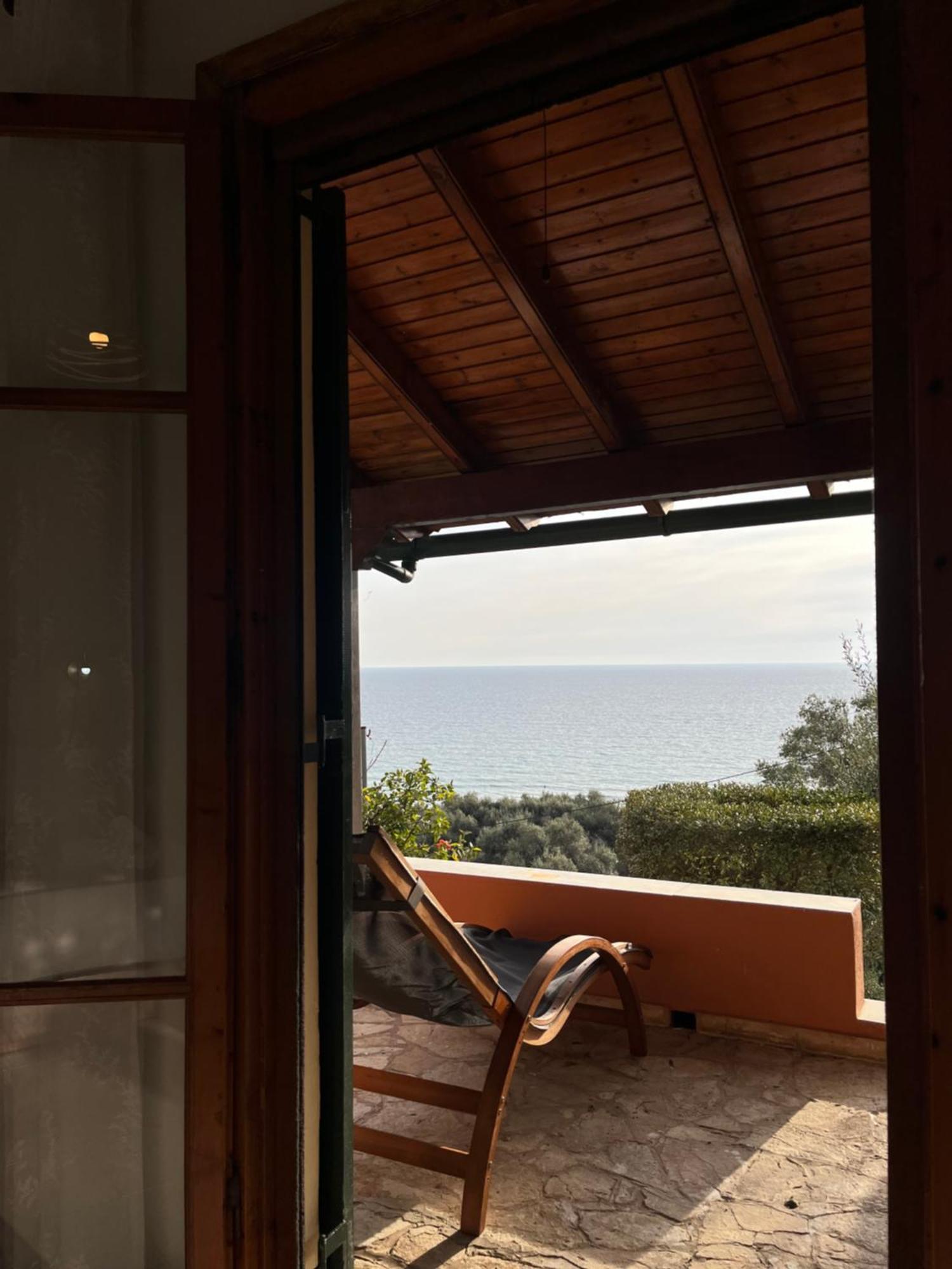 Papadatos Apts With Amazing View - 5Mins From The Beach Kontogialos ภายนอก รูปภาพ
